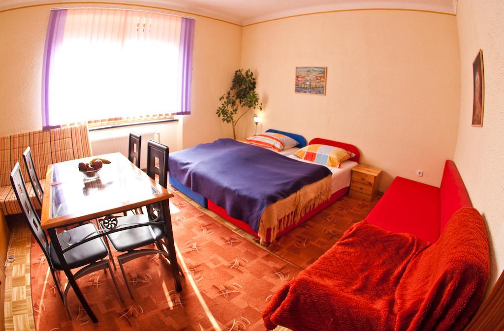 Guest House Pikapolonca Maribor Ruang foto
